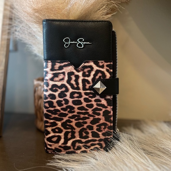 Jessica Simpson Handbags - Women’s Jessica Simpson wallet